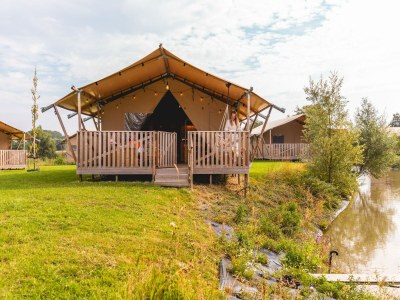 Holiday park Safari lodge for 6 people with veranda near the IJsselmeer in Andijk - Holiday park