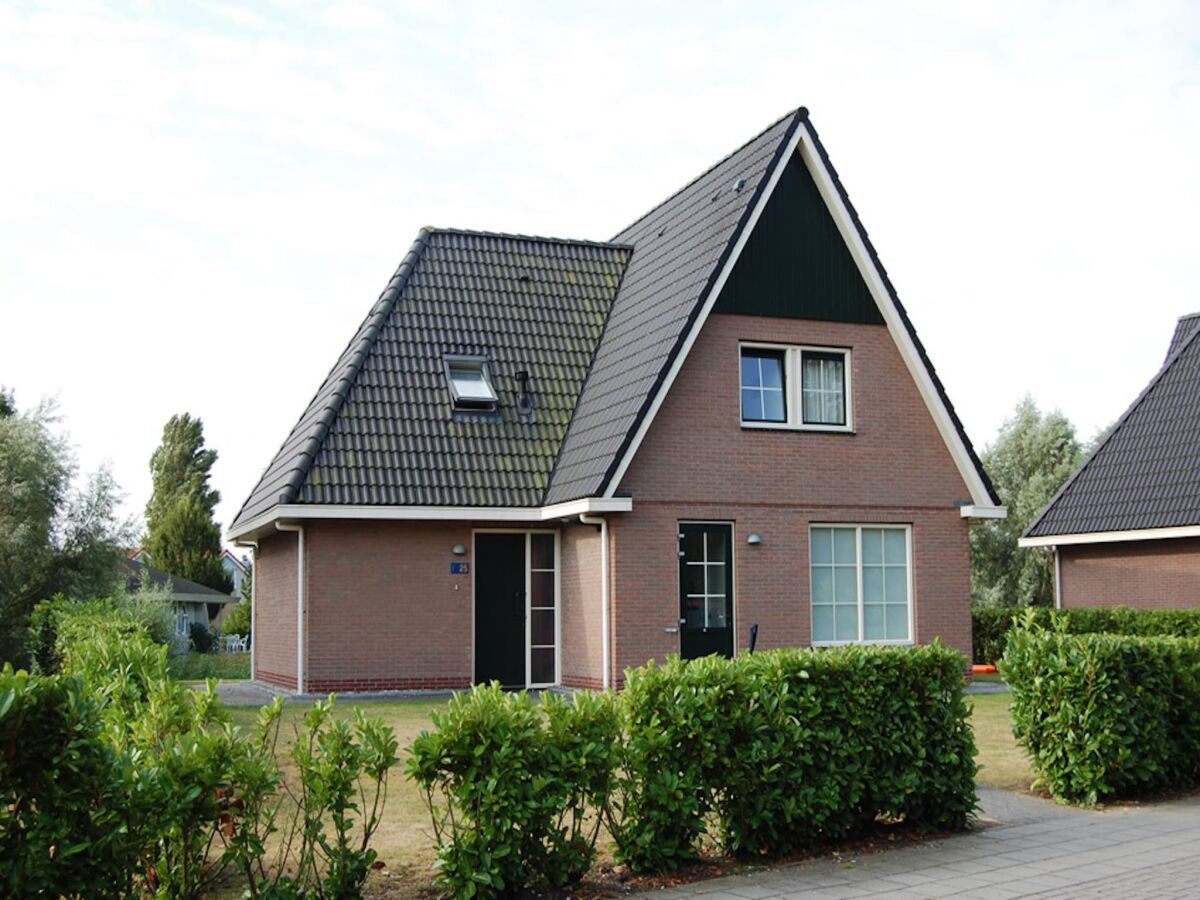 Holiday park Villa in der Nähe des Sees in Makkum - Outdoor photo 2