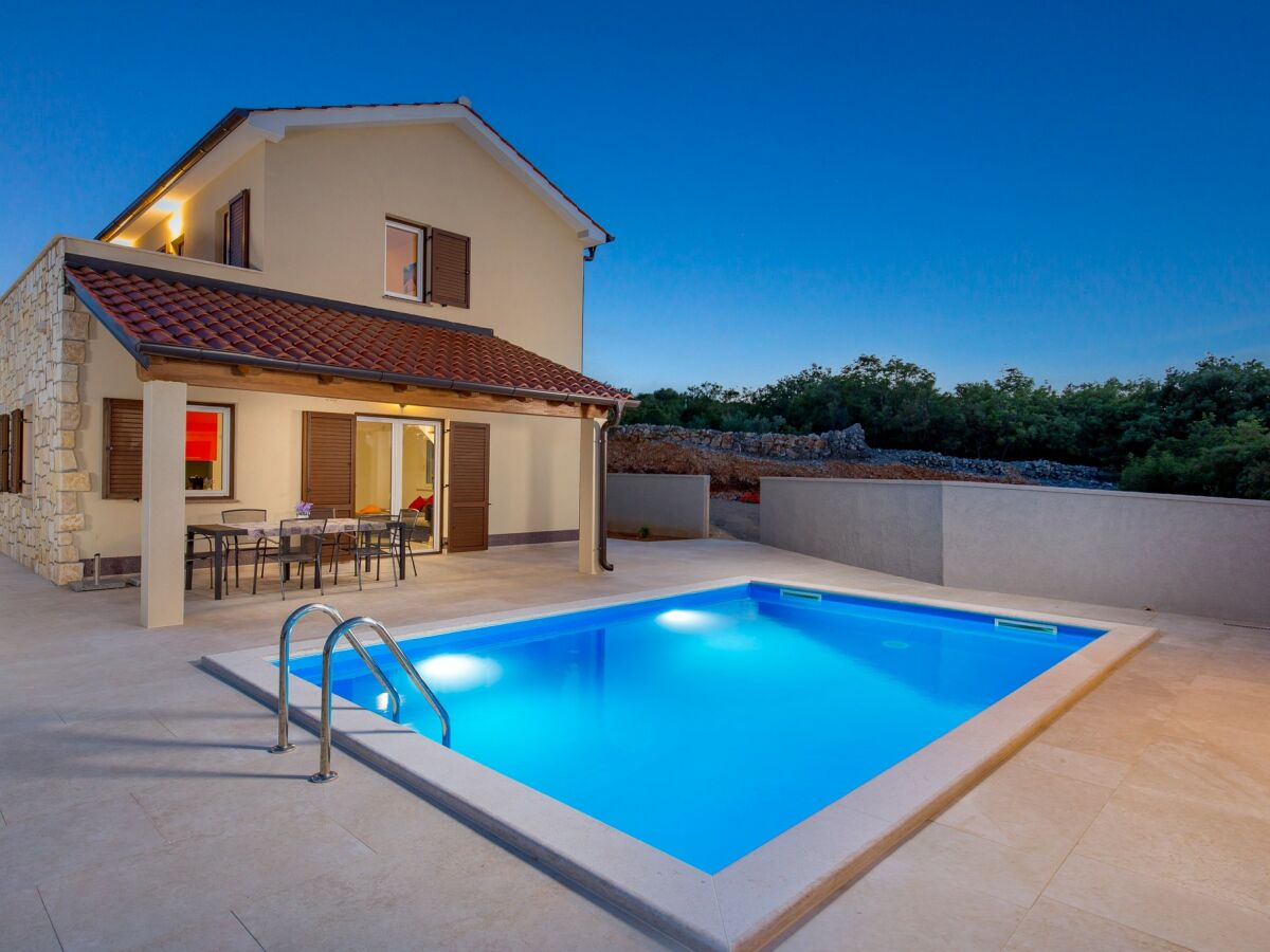 Villa Giulietta with heated pool and sea view