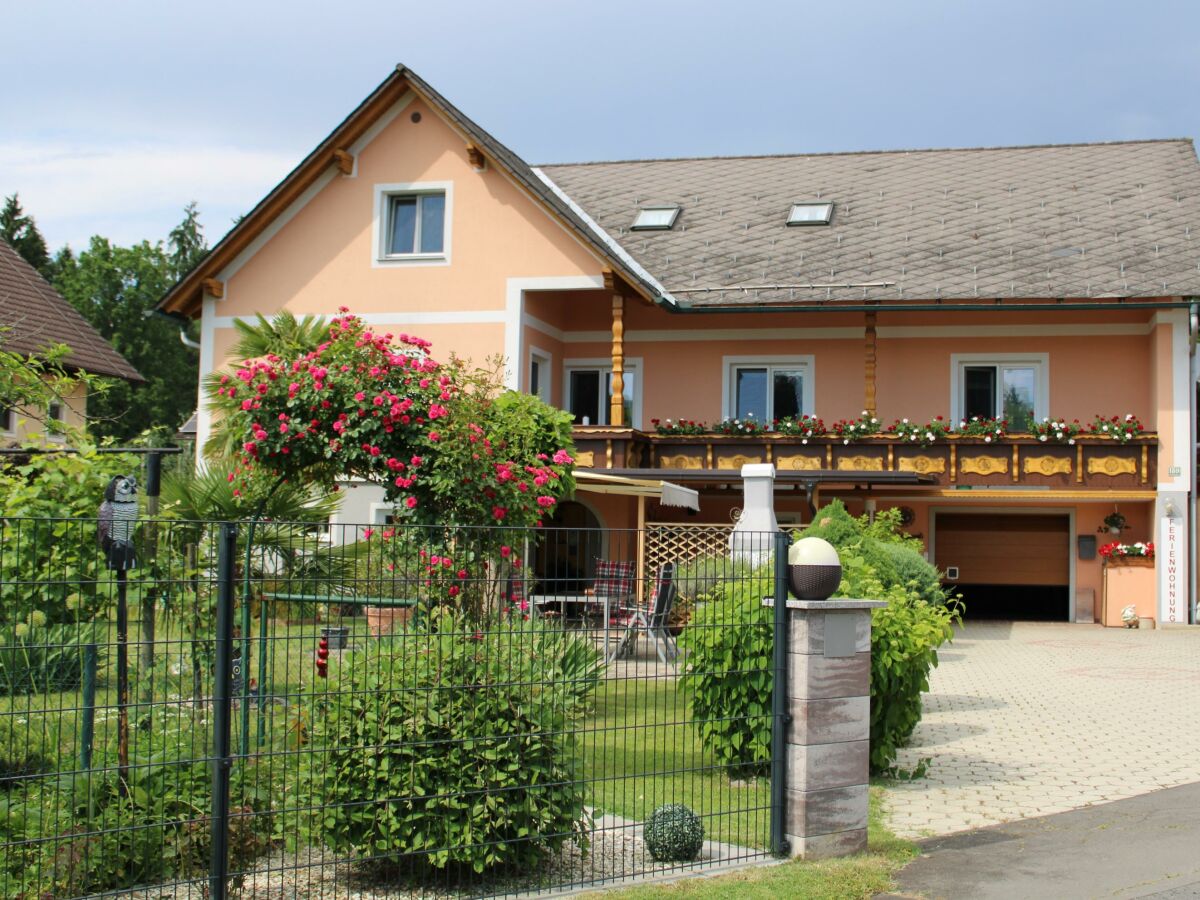 Apartment Dachgeschoss Ferienwohnung