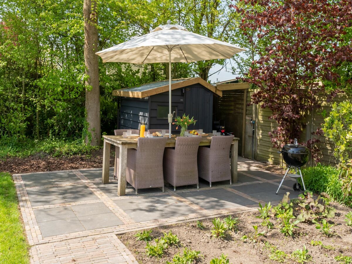 Holiday house Luxury chalet near Ouddorp with garden - Outdoor photo 2