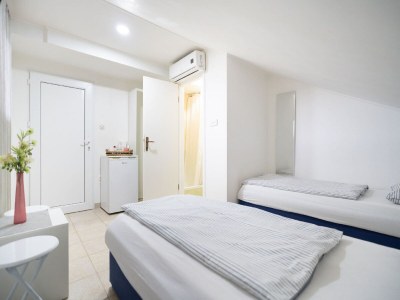 Apartment Apartments Milic - Twin Room 1 - Features photo 8