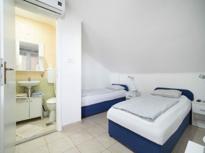 Apartment Apartments Milic - Twin Room 1 - Features photo 21