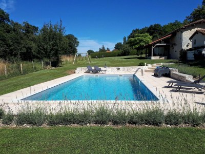 Holiday house Holiday home with pool in Verteillac in Green Périgord - Holiday house