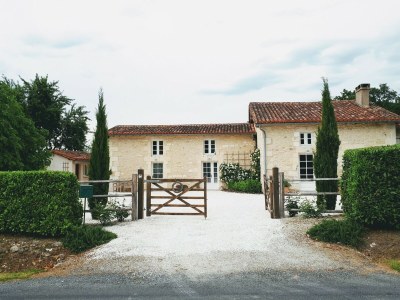 Holiday house Holiday home with pool in Verteillac - Outdoor photo 3