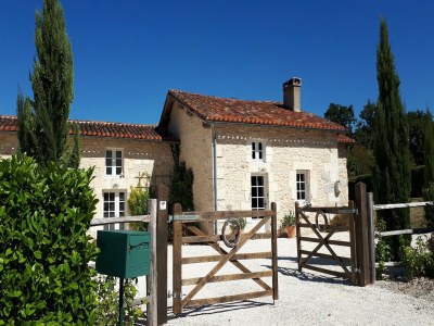 Holiday house Holiday home with pool in Verteillac - Outdoor photo 10