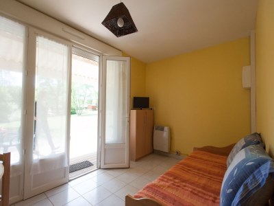 Holiday house Tasteful cottage in Sauze-Vaussais with terrace - Outdoor photo 12