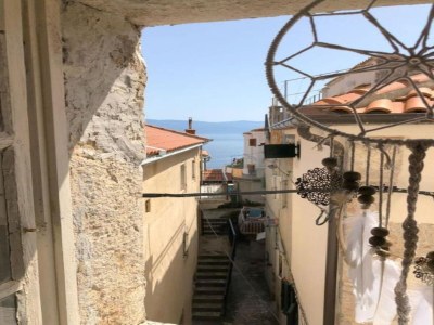 Holiday house Angenehmes Ferienhaus in Vrbnik mit Meerblick - Outdoor photo 2
