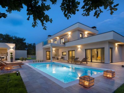 Holiday house Stilvolle Villa mit Pool in Raša - Holiday house