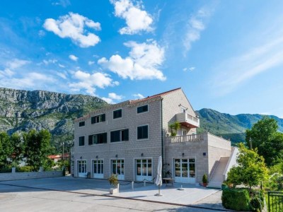 Apartment Apartments Azzurro- Three Bedroom Apartment with Terrace and Hot Tub ( Azzurro I-donji) - Outdoor photo 3