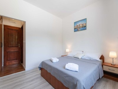 Apartment Apartments Azzurro- Three Bedroom Apartment with Terrace and Hot Tub ( Azzurro I-donji) - Features photo 4
