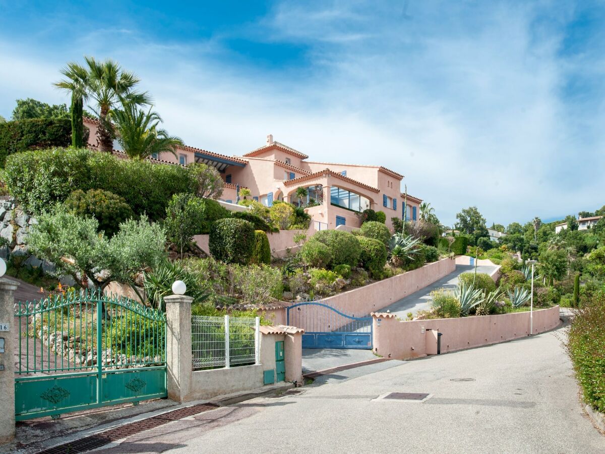 Villa Luxurious Villa in Les Issambres with swimming pool and Sauna - Outdoor photo 5
