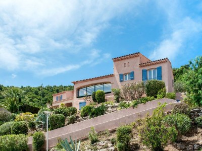 Villa Luxurious Villa in Les Issambres with swimming pool and Sauna - Outdoor photo 2