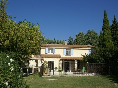 Holiday house Holiday Home in Le Thor with Private Pool - Outdoor photo 3