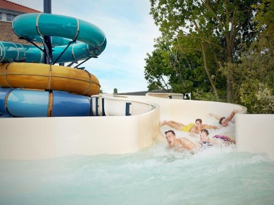 Holiday park Cozy Chalet Near North Sea - Outdoor photo 8