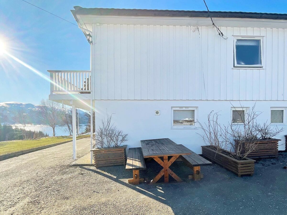 Apartment 6 Personen Ferienhaus in AVERØY-By Traum