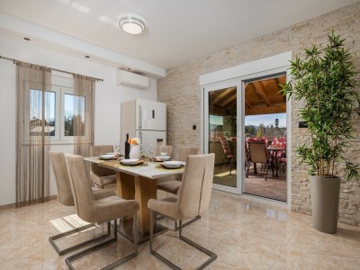 Villa Villa Lemily - Five Bedroom with Swimming Pool - Features photo 27