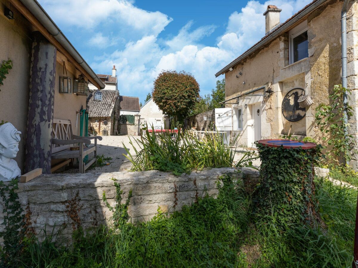 Holiday house Charmante Unterkunft in Molesme - Outdoor photo 5
