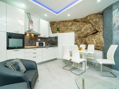 Apartment Hidden Gem Apartment - Two Bedroom Apartment with Terrace and Sea View - Features photo 18