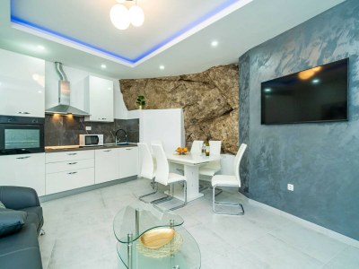 Apartment Hidden Gem Apartment - Two Bedroom Apartment with Terrace and Sea View - Features photo 22