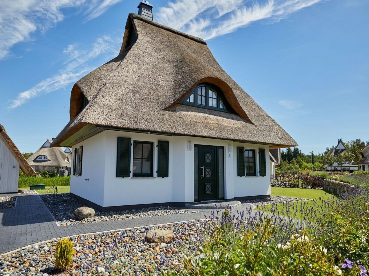 Holiday house Reetdachhaus in Fuhlendorf mit Sauna nahe Bodden