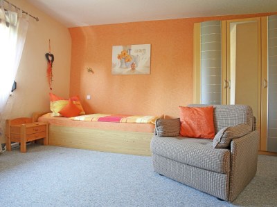 Apartment Apartment with terrace and pool in the garden - Features photo 19
