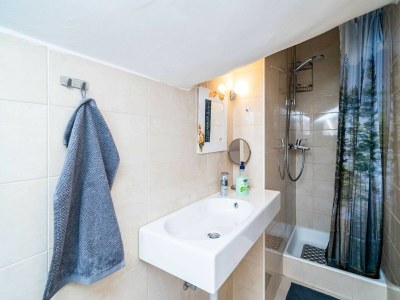 Apartment Rooms Nina - Double or Twin room with shared terrace - 1 - Features photo 13