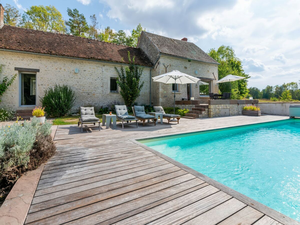 Holiday house Bauernhaus in Yèvre-le-Châtel mit Pool - Outdoor photo 2