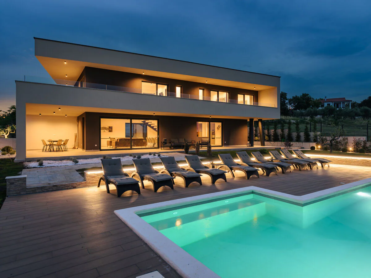 Villa Villa de la Vie with Heated Swimming Pool