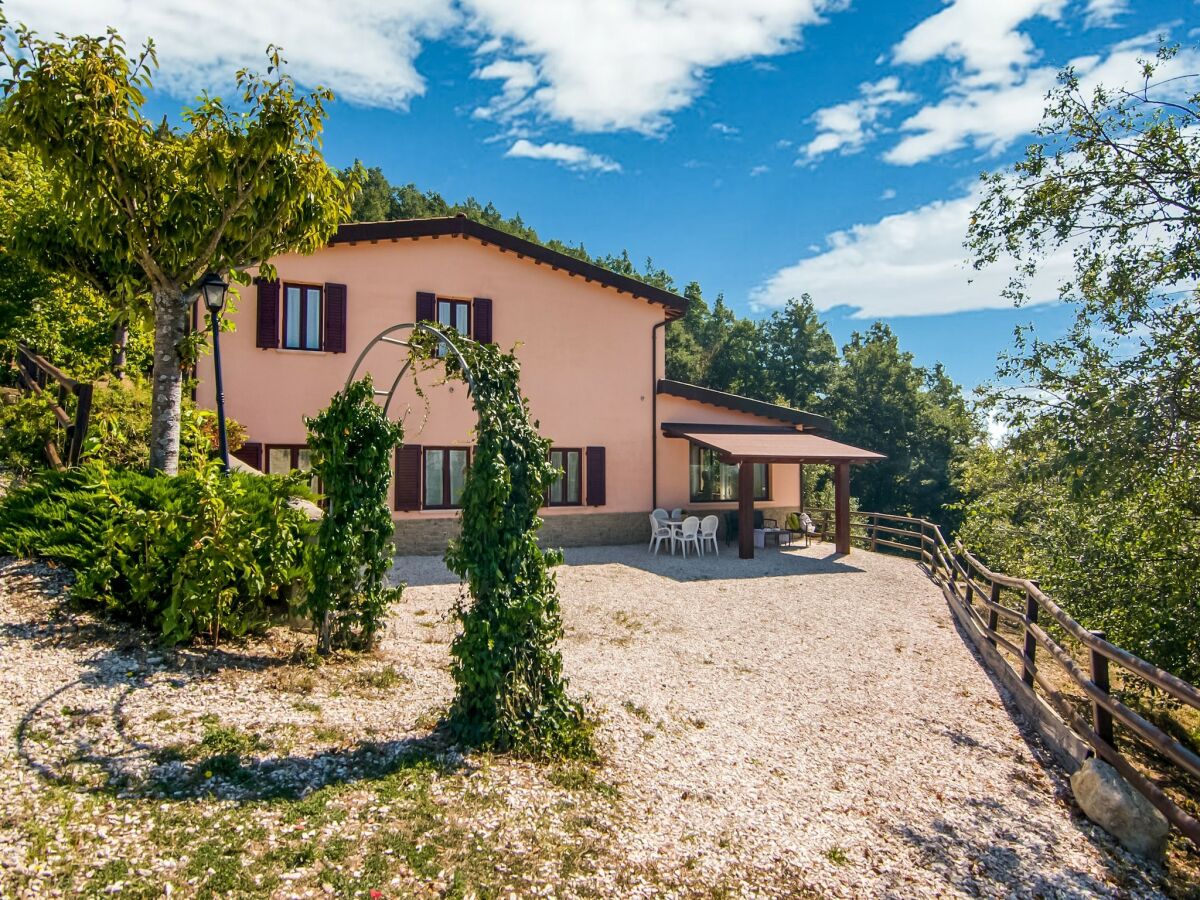 Farmhouse Farmhouse in Apecchio with Pool