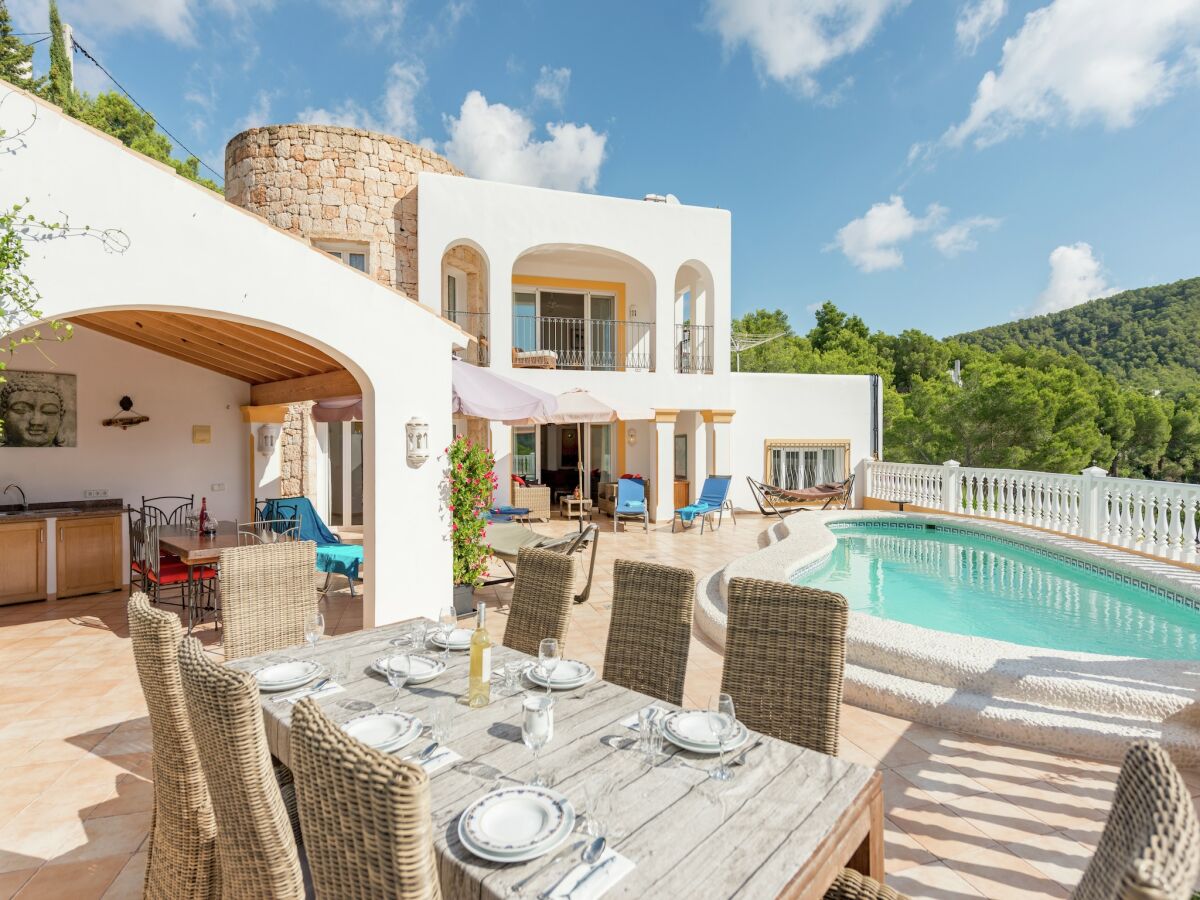 Villa Villa in Cala Llonga near Beach & Ferry Port