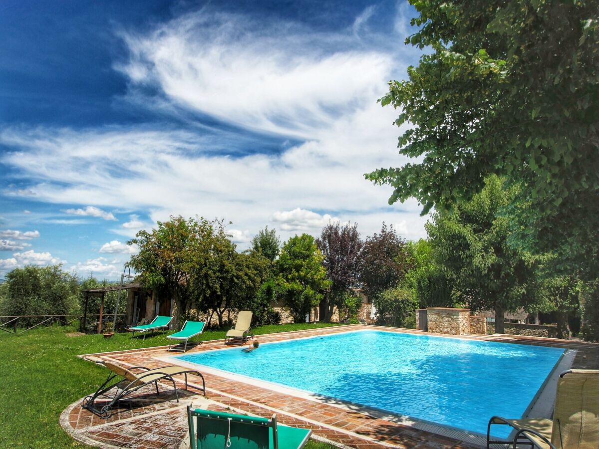 Apartment Sunny Apartment with Pool - Outdoor photo 2