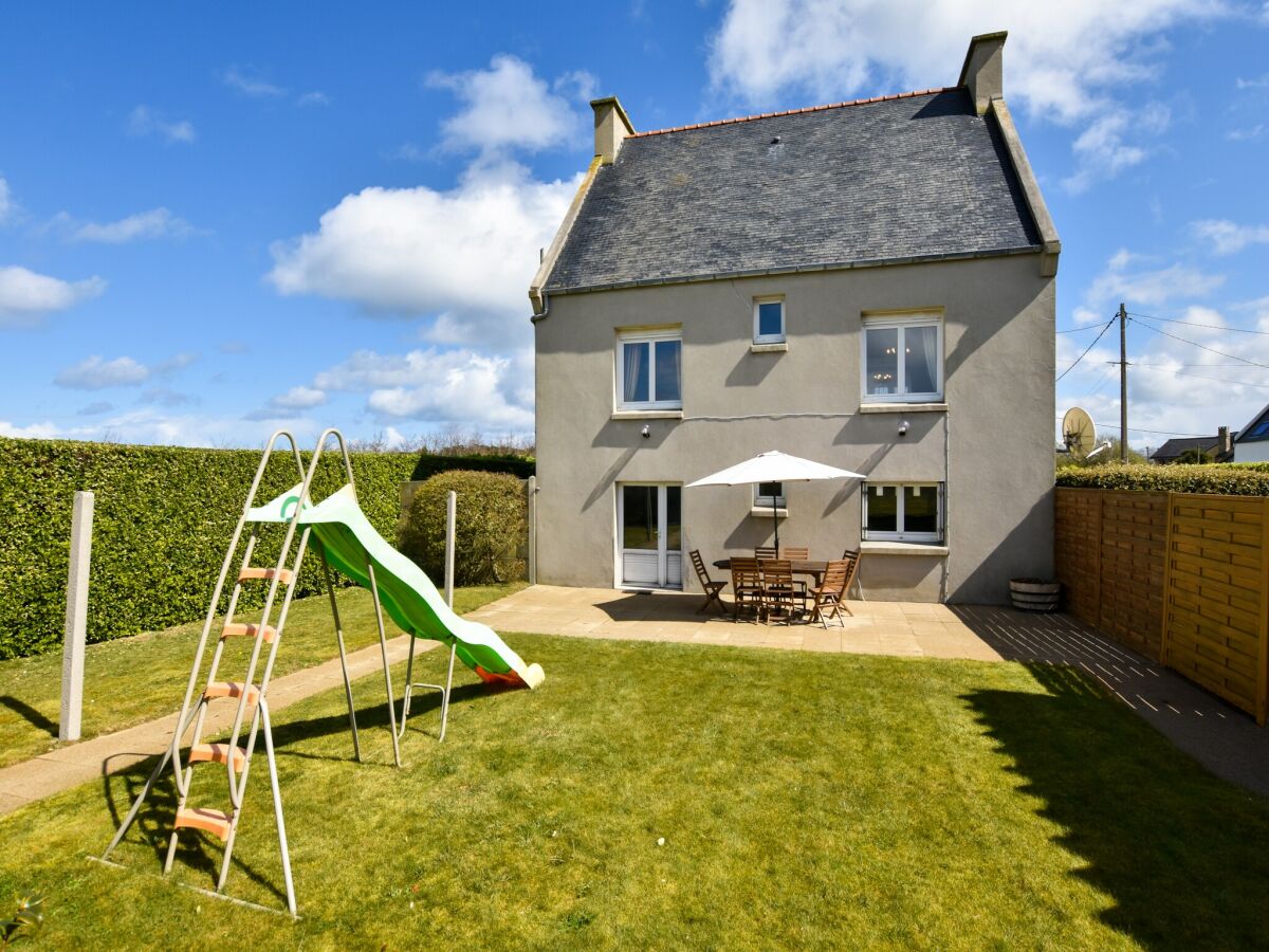Holiday house Atmospheric Breton house with garden