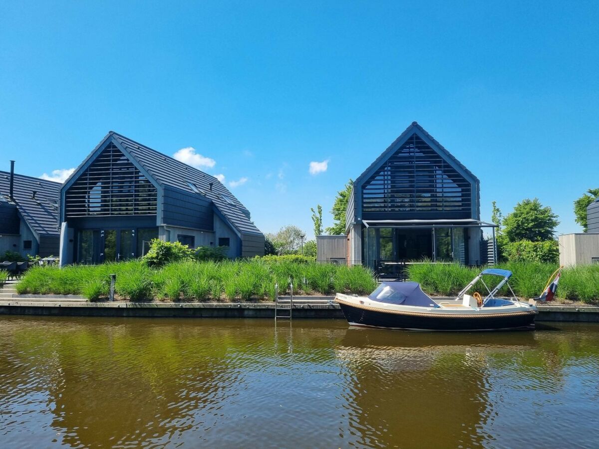 Holiday house Water Villa in Balk by Frisian Lakes