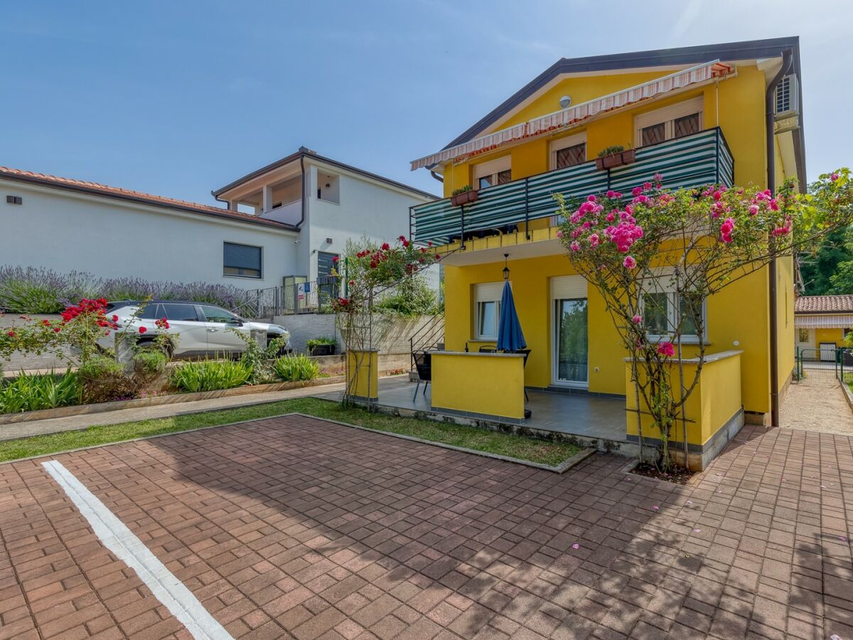 Apartment Mara - Two-Bedroom Apartment with Balcony A2