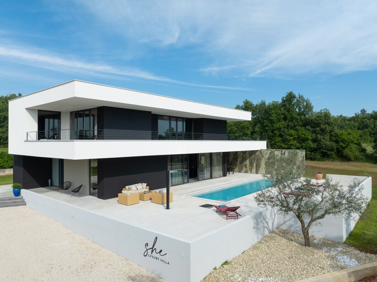 Villa Villa She