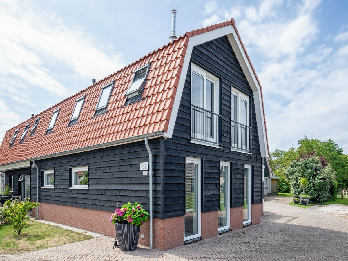 Holiday house Holiday home near forest with wellness garden