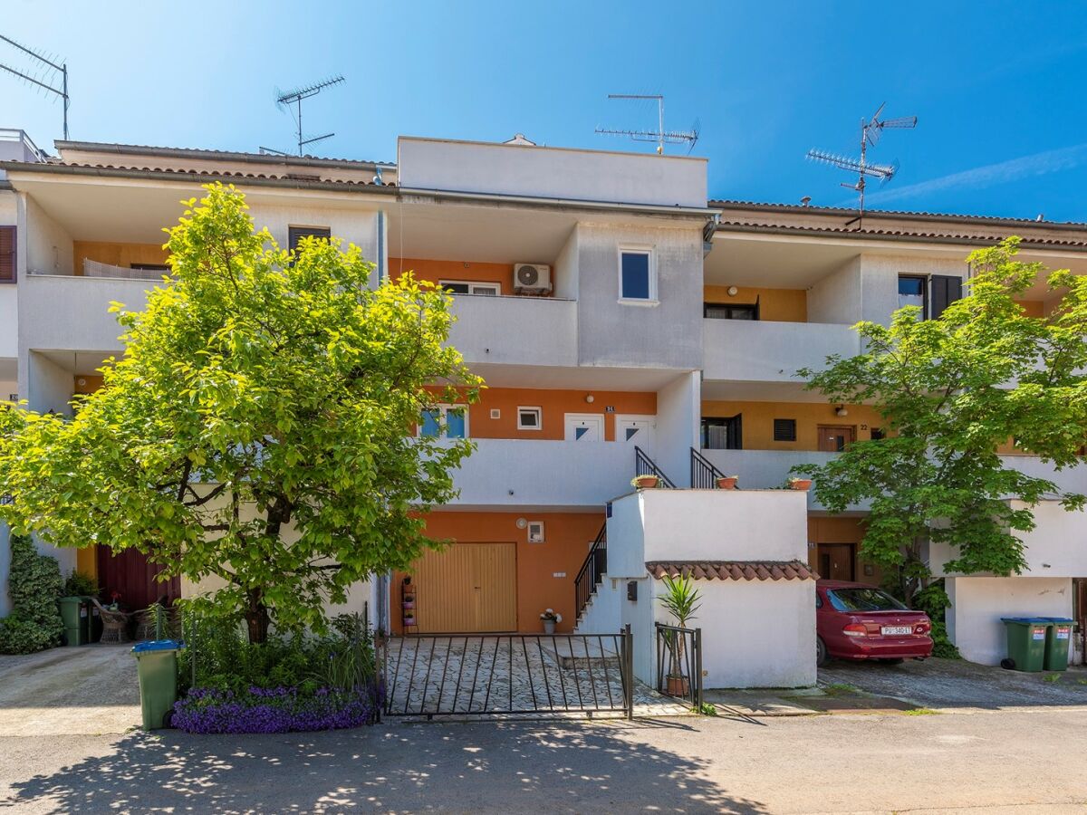 Apartment Apartment Bella with Balcony