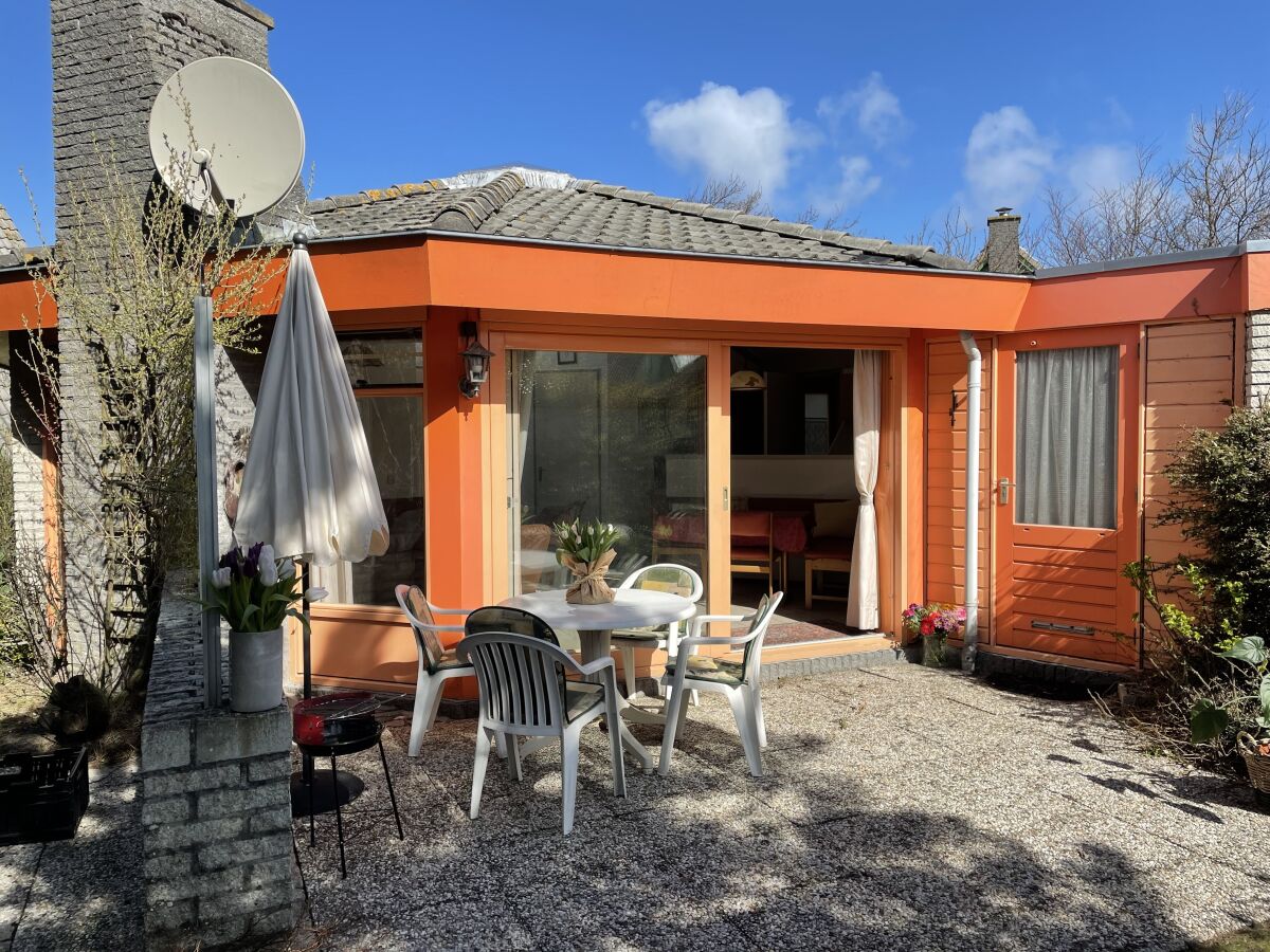 Holiday house Zeestern 25 in holiday park Strandslag