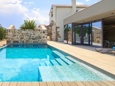 Villa Villa JERINI with a 50m2 heated saltwater pool and wellness Jacuzzi nearby in Krk - Villa