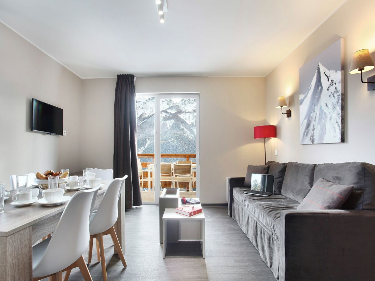 Holiday park Chalet in Praroustan mit Bergblick