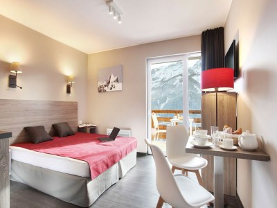 Holiday park Chalet in Praroustan mit Bergblick - Features photo 16