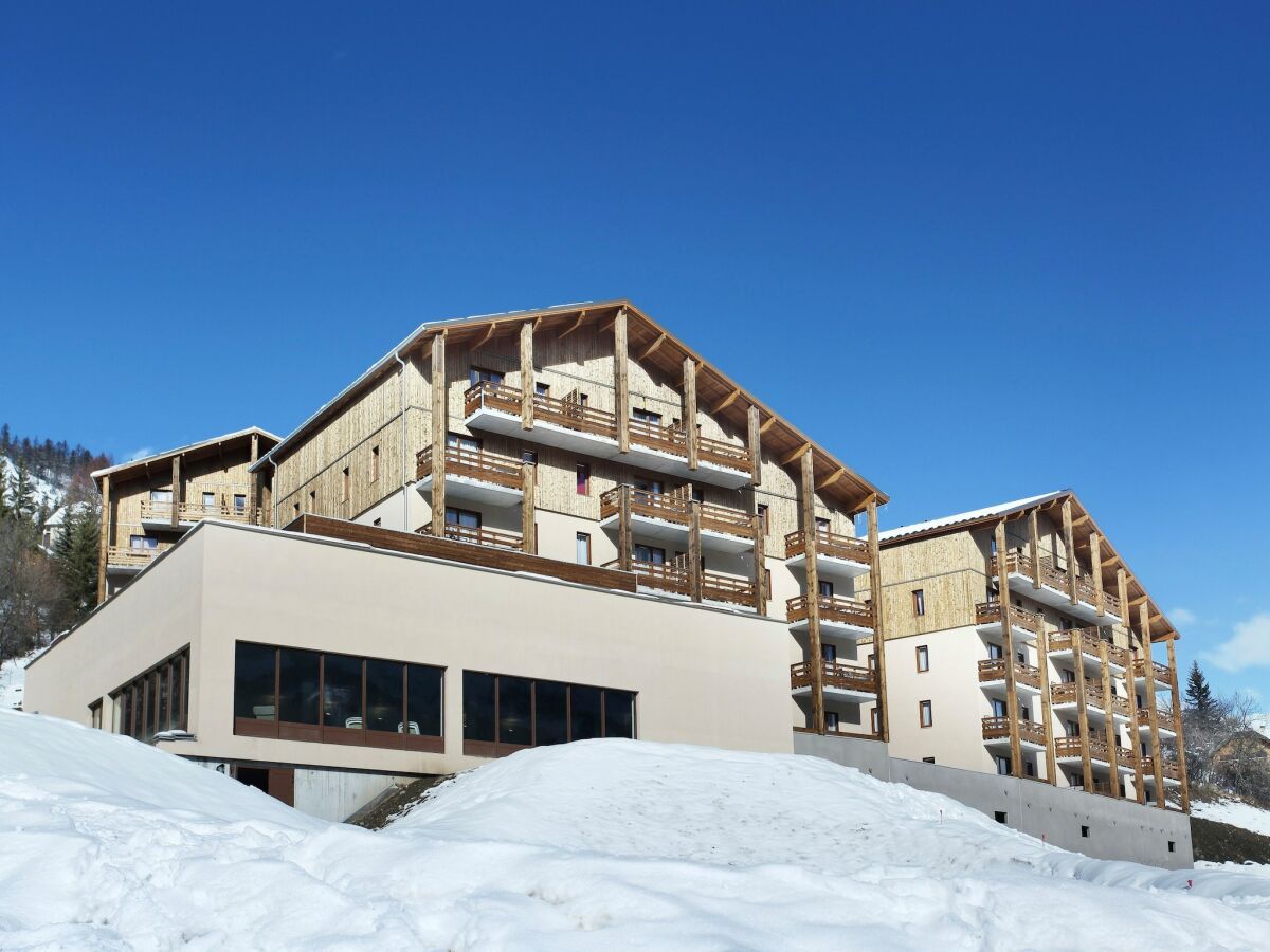 Holiday park Chalet in Praroustan mit Bergblick
