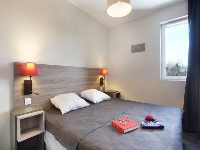 Holiday park Chalet in Praroustan mit Bergblick - Features photo 16