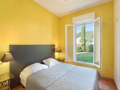 Holiday park Wohnung in Gréoux-Les-Bains bei Seen - Features photo 9