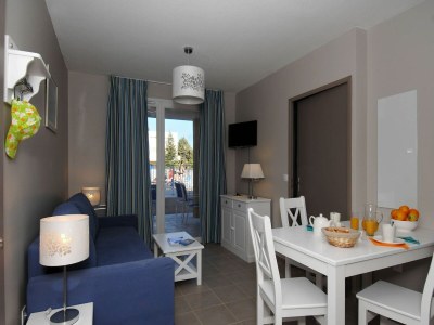 Holiday park Wohnung in Frankreich mit Pool und Kiefern - Features photo 12