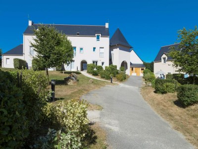 Holiday park Holiday Home in Bretagne by Emerald Coast - Outdoor photo 6