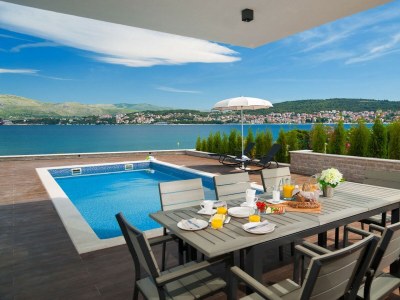 Villa Stunning Villa More on the Island of Čiovo in Okrug Gornji - Villa