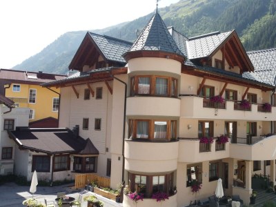 Holiday room Dreibettzimmer im Idhof mit Dusche, WC - Outdoor photo 3
