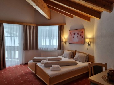 Holiday room Doppelzimmer KURZAUFENTHALT, Dusche, WC in Ischgl - Holiday room